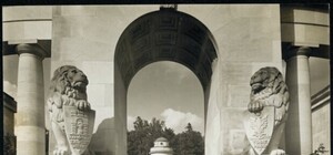 На львівський цвинтар Орлят повернули скульптури левів