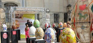 На площі Музейній виставлять півсотні авторських писанок