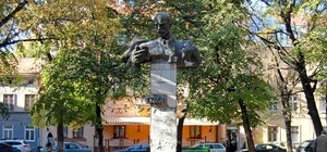 Поліція затримала хлопців, які намагалися знести пам’ятник Тудору у Львові