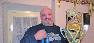 Одесский священник стал чемпионом Украины по пауэрлифтингу
