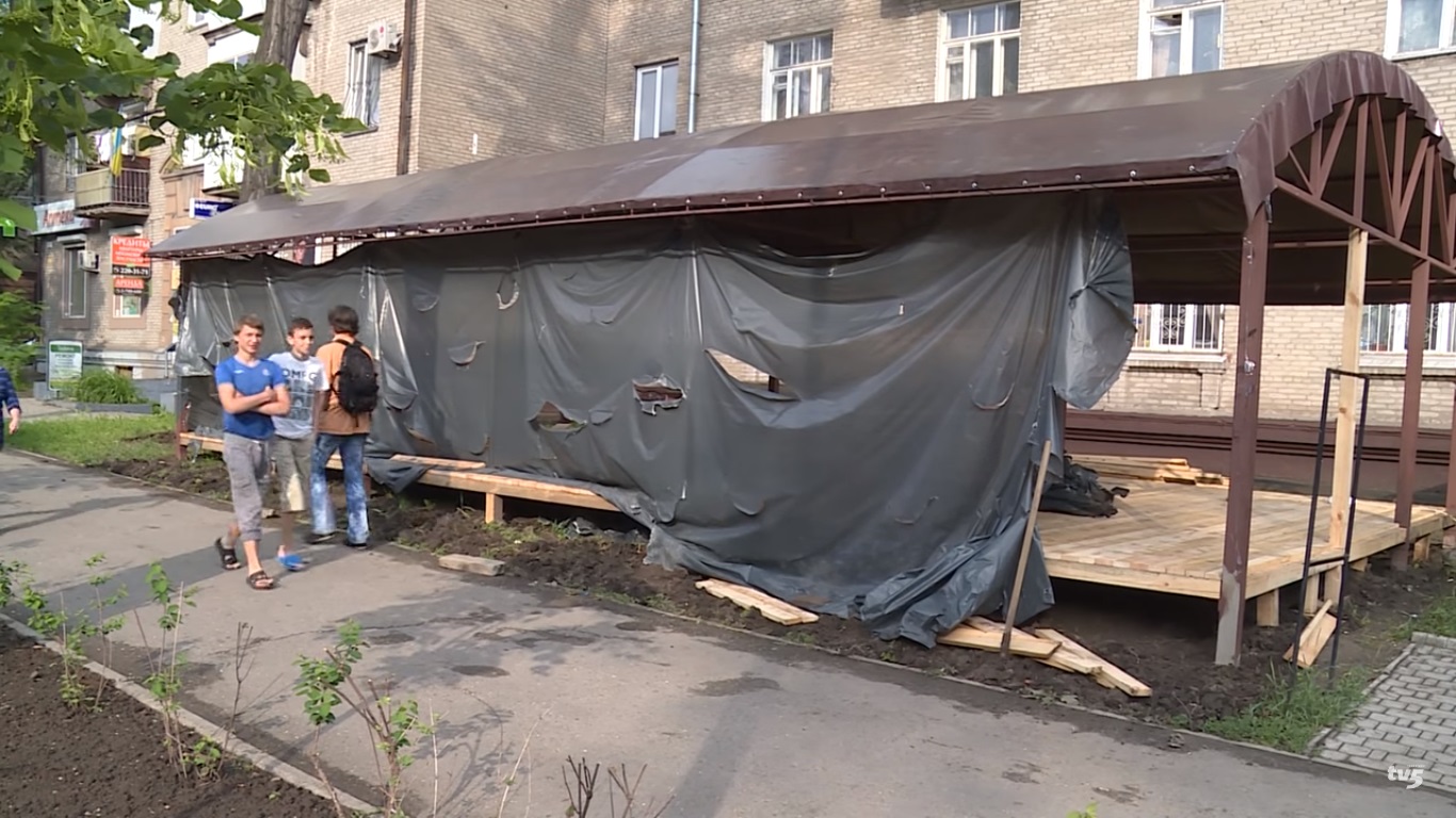 Новость - События - Жители дома по улице Сталеваров борются с кальян-баром
