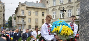 Як у Львові відзначили День Конституції (фоторепортаж)