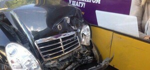 У Львові через мобільний телефон водій джипа врізався в маршрутку (фото)