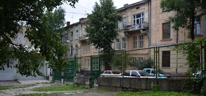 У Львові  двір з 100-літньою кам'яницею кардинально змінять і озеленять