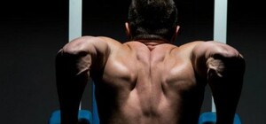 Street Workout в центре: как парень с весом 120 кг отжимался