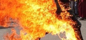 Появилось жуткое видео самосожжения женщины