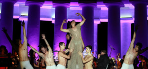 Возле Воронцовской колоннады сыграли мировые хиты: на концерт пришли тысячи одесситов