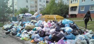 Львів у смітті: користувачі соцмереж продовжують шокувати знімками антисанітарії