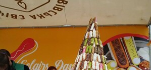 Як у Львові еклерами частували (фоторепортаж)