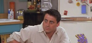 Приятного аппетита: в Днепре булочки продают с тараканами