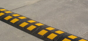 Держись, подвеска: на Янгеля зачем-то задублировали лежачих полицейских