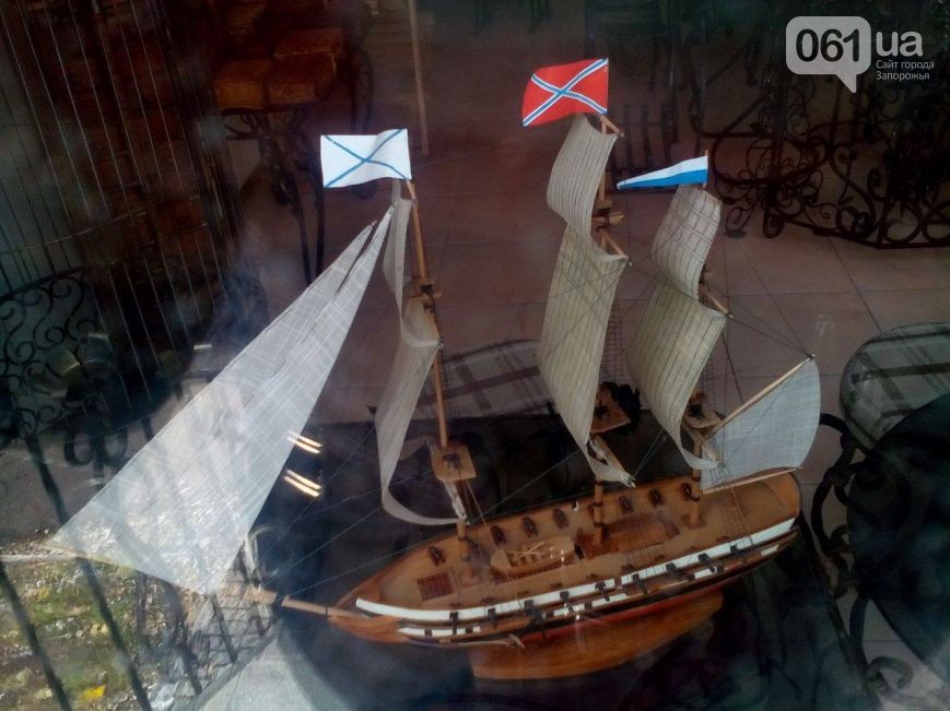 Новость - События - Курьез: в запорожском магазине продается корабль с флагом "Новороссии"