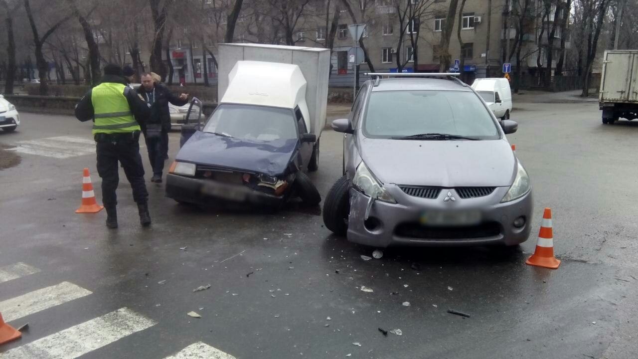 Новость - События - Авария в центре города: столкнулись два автомобиля