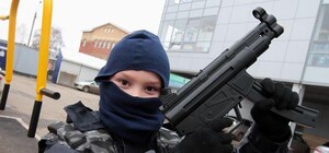 Не наигрались: двое молодых людей украли пиццу с помощью игрушечного пистолета