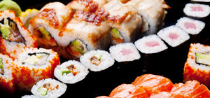 Голодный грабитель: на Заставе из-за роллов и бургеров избили курьера