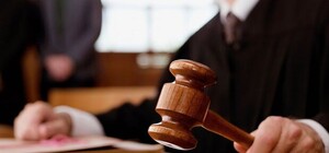 Не успели ознакомиться с документами: суд над убийцей полицейских перенесли