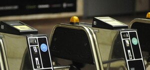 Таки #зрада: в метрополитене объяснили появление русского языка на табло турникетов