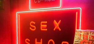 Война с любовью: в Симферополе будут бороться с секс-шопами