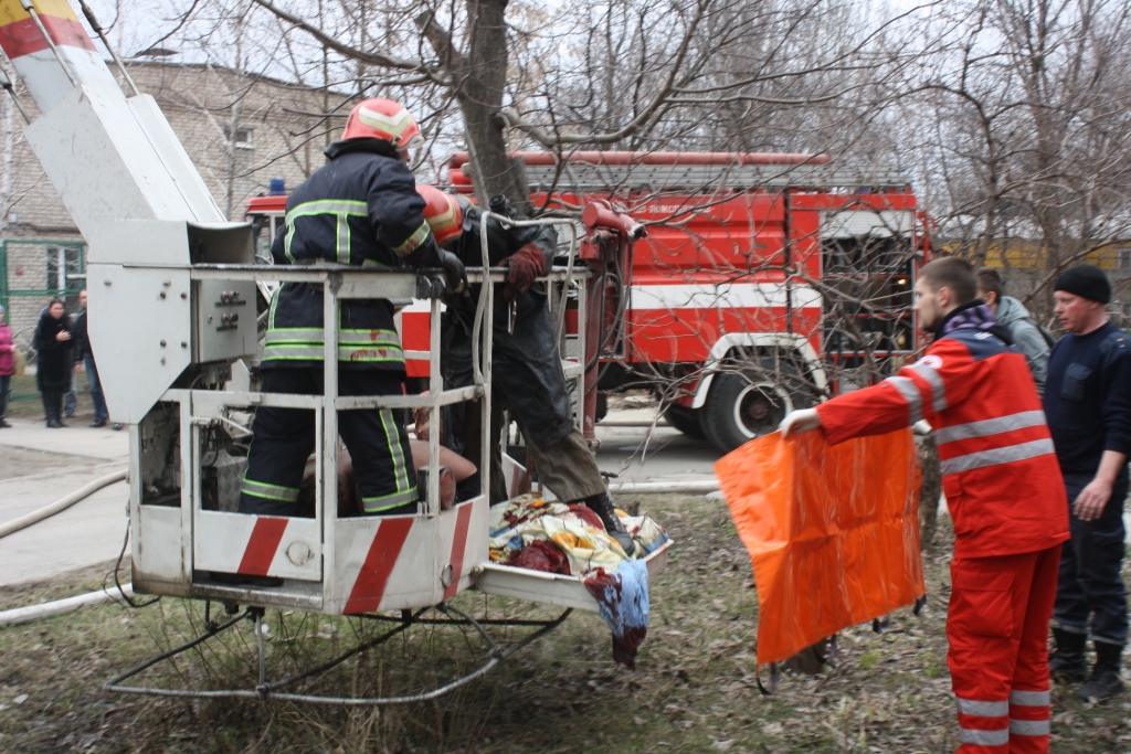Новость - События - В пятиэтажке на Иванова произошел пожар: двое человек пострадали