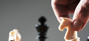 Узнай, когда в Крыму откроют школу Карякина