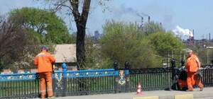 Все не поделят: запорожцы возмущены цветом забора на площади Поляка