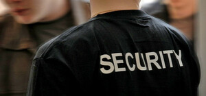 Головою об стілець: охоронець нічного клубу у центрі Львова побив відвідувачку