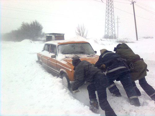 Убрать снег помогут предприятия города
Фото http://www.vivoznusor.ru
