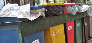 Не надо так: в центре Киева кофейня закрыла доступ к подземному мусорнику