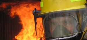 Видеофакт: в Крыму при швартовке круизного лайнера загорелся буксир