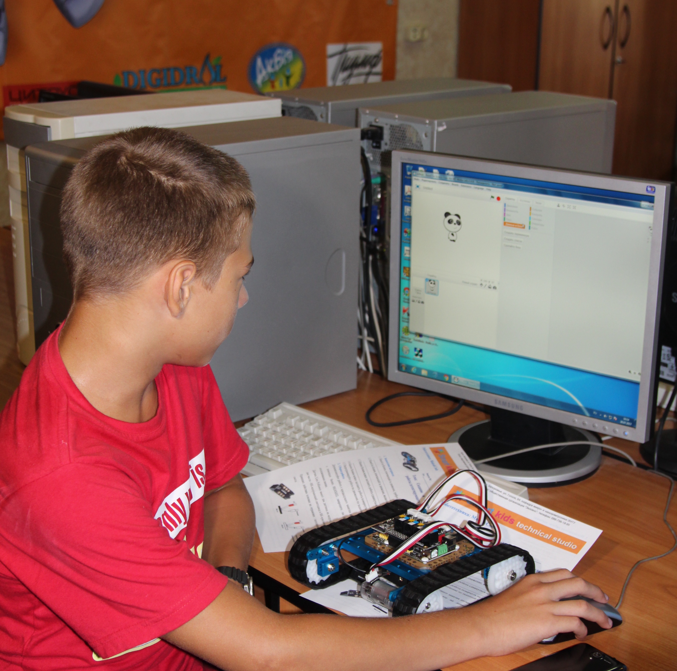 Новость - События - Юные запорожцы проводят каникулы в летней школе робототехники