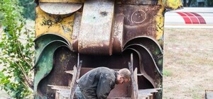 Прощай, Черномор: в Запорожье распиливают совковые аттракционы