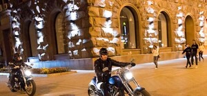 Сын анархии: Виталий Кличко инспектировал ремонт дорог, разъезжая на байке