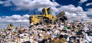 Запорожские дворы утопают в мусоре: узнай, почему