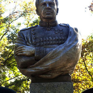 В Запорожье поставили памятник маршалу Чуйков
Фото http://reporter.zp.ua