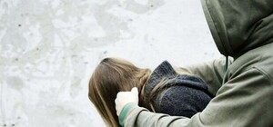 Украл и съел: в Полтаве вор в присутствии полиции проглотил украденное