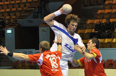 ЗТР "прорывается" через "Будивельник" в напряженном поединке
Фото http://ztr-handball.com