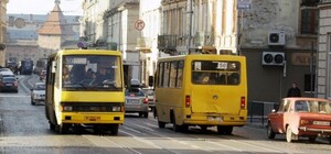 На місяць: ще дві львівські маршрутки курсуватимуть за зміненим графіком