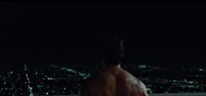 В Киеве обнаженный мужчина шел в церковь. Видео 18+