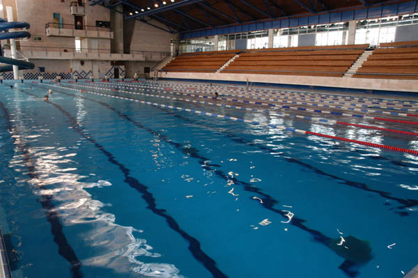 На данный момент работает только 3 из 5 бассейнов города
Фото http://www.marina-club.ru