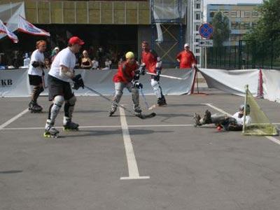 На площадке возле "Козак палаца" опять пройдет хоккейная "битва"
Фото http://donbass.ua