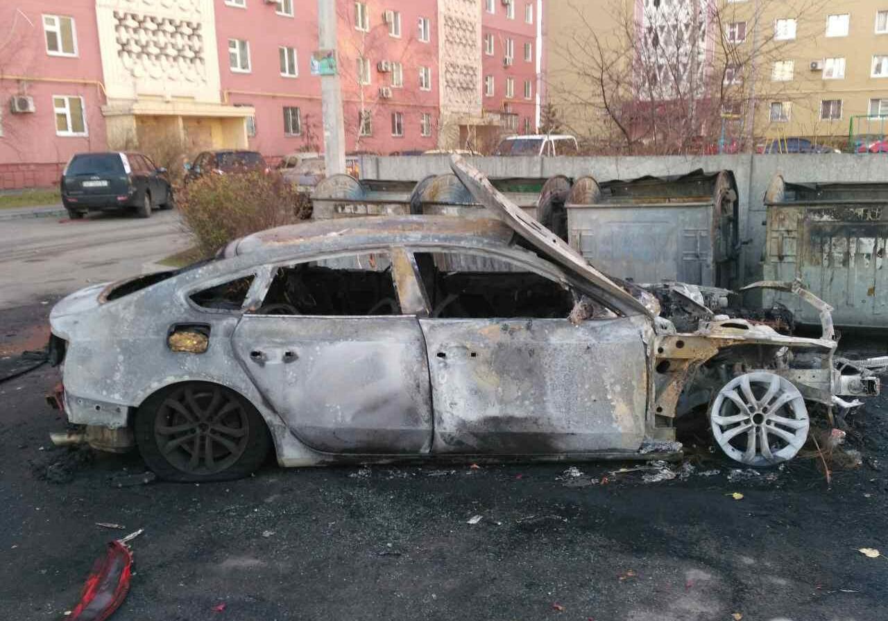 Новость - События - Во дворе на Южном сгорели три автомобиля