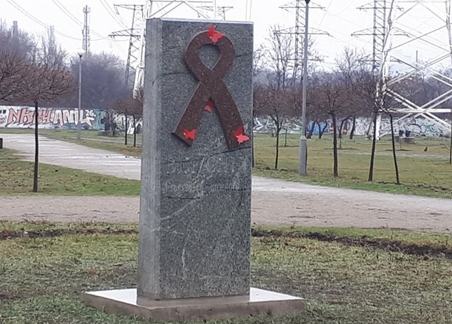 Новость - События - В центре Запорожья установили памятник людям, больным СПИДом