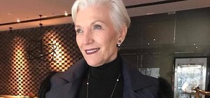 Украинский ювелирный бренд подарил маме Илона Маска золотое колье