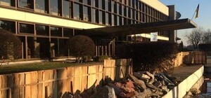 С глаз долой: на площади Славы демонтировали уникальные фонтаны