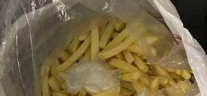 Хэппи мил по-одесски: иностранец вез в Украину картофель фри с кокаином