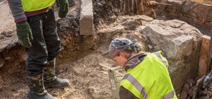 Фотофакт: у Львові розкопали мури старовинного замку