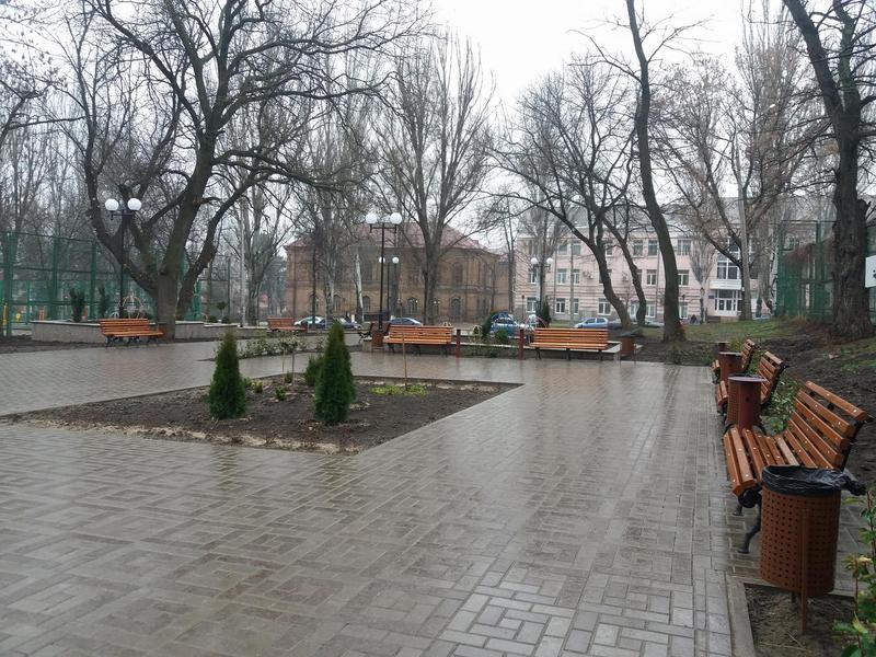 Новость - События - В Запорожье появился сквер, в котором можно зарядить телефон
