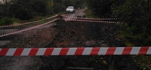 Ты не проедешь: в Новокодакском районе после коммунальщиков остались огромные ямы