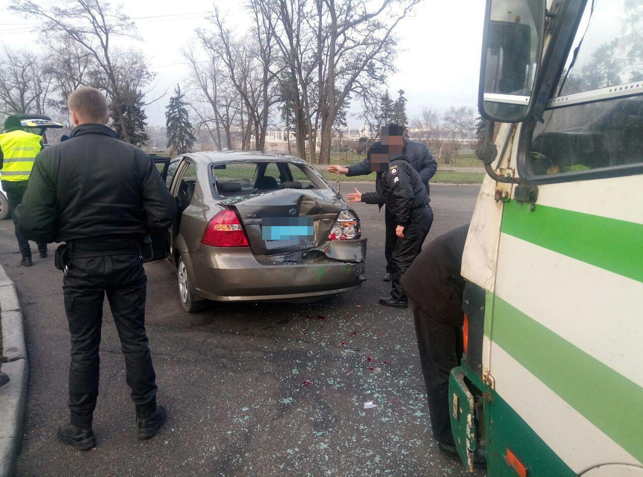 Новость - События - ДТП возле Днепрогэса: пассажирский автобус врезался в легковушку