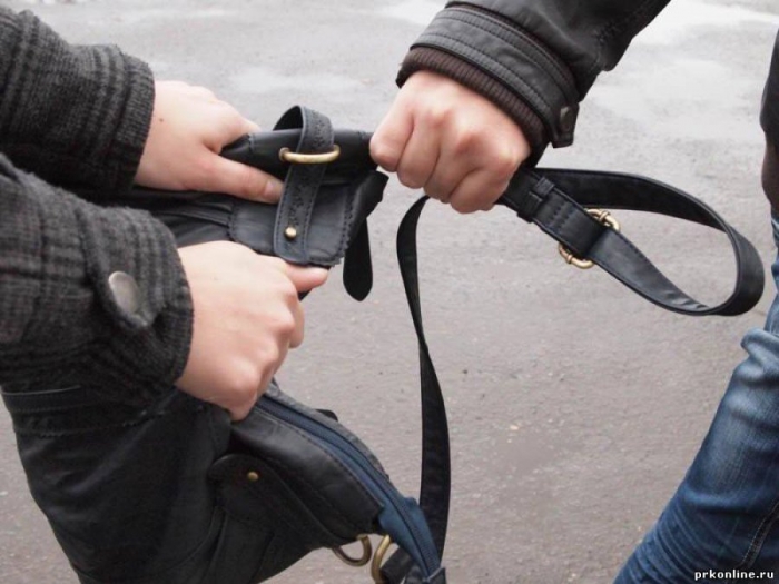 Новость - События - Избил и ограбил: на остановке на Коммунаровском у женщины отняли сумку